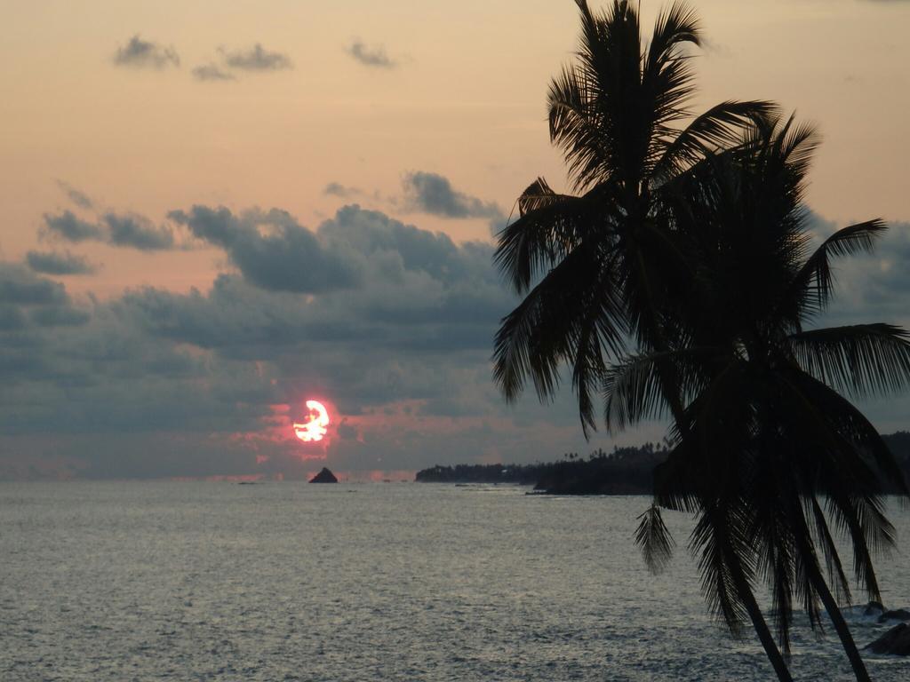 Perfect View Mirissa Hotel Exterior photo